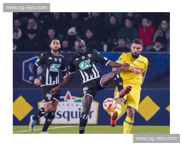 狮魂觉醒还是金丝雀啼鸣？里昂VS南特：法兰西绿茵场的荣耀救赎战